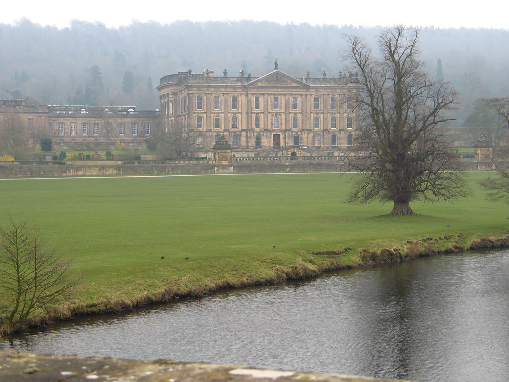 Image of Chatsworth House, bearing a resemblance to how Pemberley is described in the novel.
